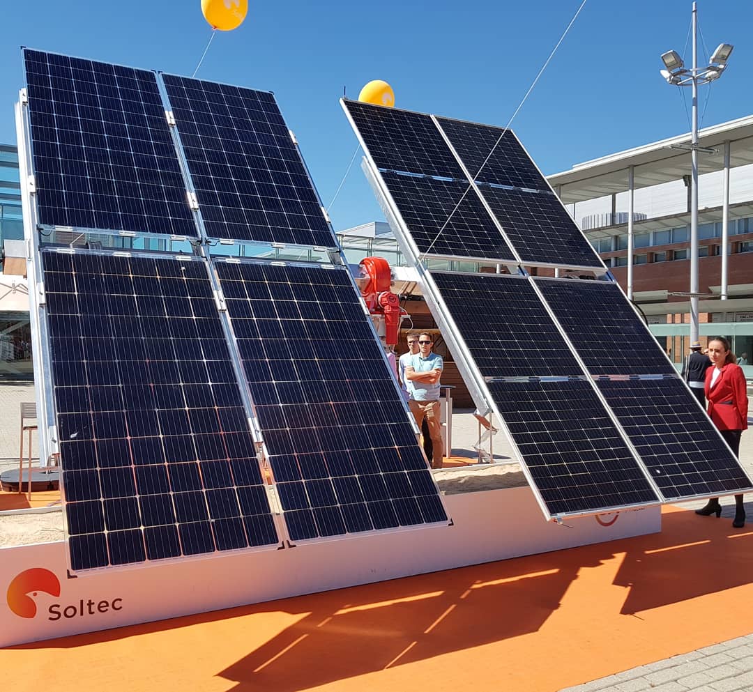 VatiosVerdes's tweet photo. 📸 Seguidores solares, puntos de carga rápida de vehículos eléctricos y placas solares que se limpian solas 😂 Muchas de las cosas que vimos en la Feria #Genera2018

#Ifema #Madrid #MovilidadSostenible #VehículoEléctrico #EnergíaSolar #EnergíasRenovables https://t.co/GYgFCP3n5Z