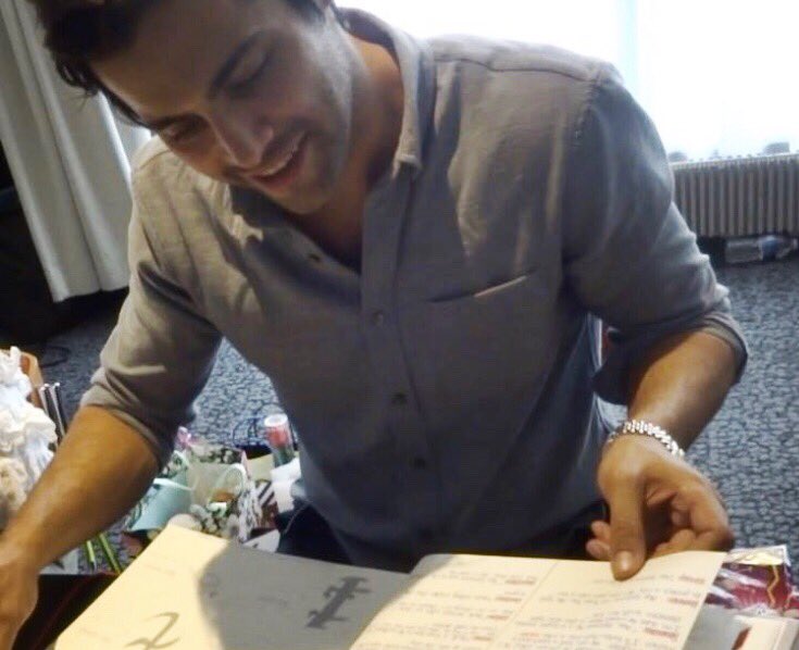 mnichlo's tweet image. « this is unbelievable really please give me a hug » I LOVE HIM IM CRYING  #thos2 #thos2con