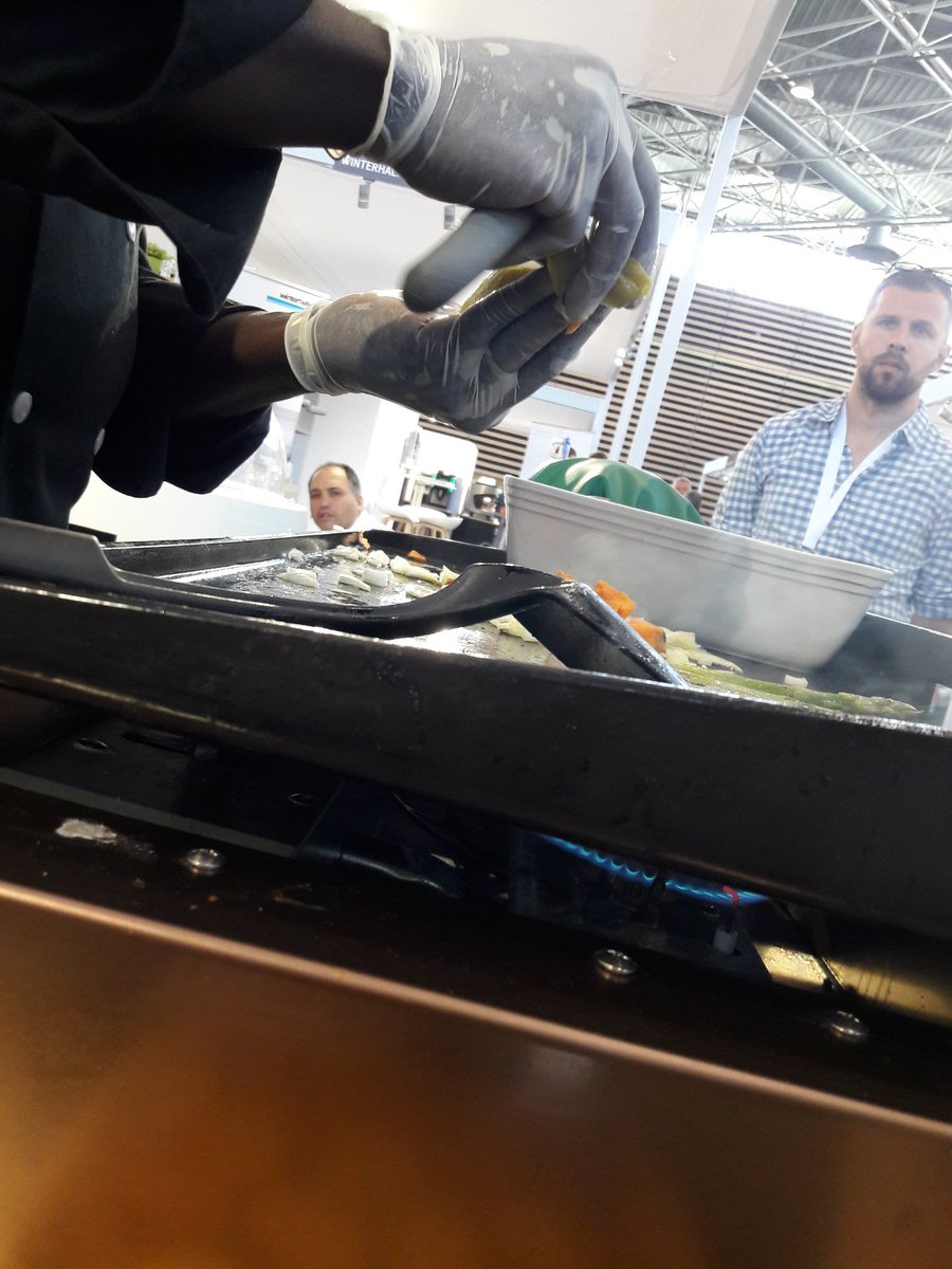 chrysville's tweet photo. Cuisson au #GazVert sur notre stand du #SirhaGreen venez nombreux https://t.co/gmDIBAdAL5
