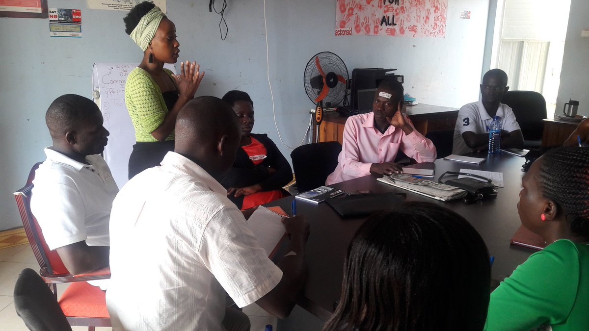 ImmaculateAwor1's tweet photo. @bangirac training young people on Community Scorecard in preparation for scorecard exercise on education and UWEP in Ivukula Sub County, Namutumba District.
@actionaiduganda #Busiki LRP enhancing young people's participation in governance processes.#youthempowerment https://t.co/0YGC18AsaL