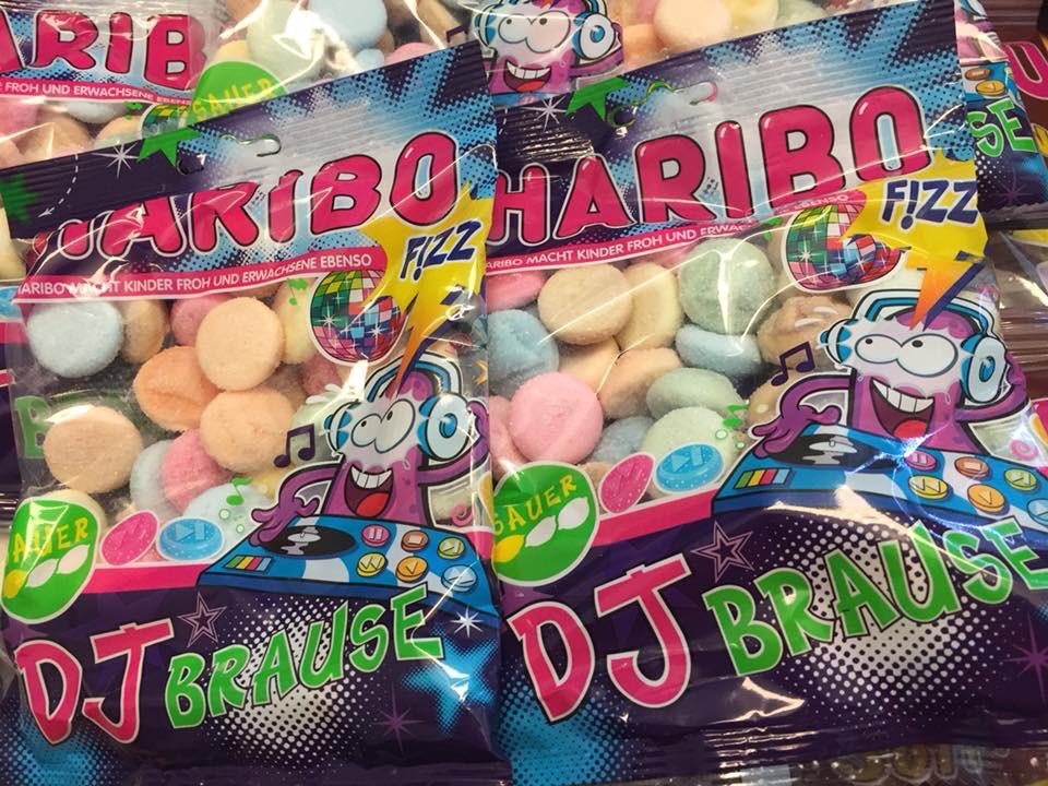 DjCatCarson's tweet photo. Danke Haribo Deutschland,
pünktlich zur Veröffentlichung meiner neuen Single Cat Carson - Ready To Jump ( Right Now ) @DOS OR DIE Records ist die DJ Brause angekommen, super 😜✌️
#djbrause #haribo #dancewithfans #sauermachtlustig #studiofood #dj https://t.co/6HBsij83Z8