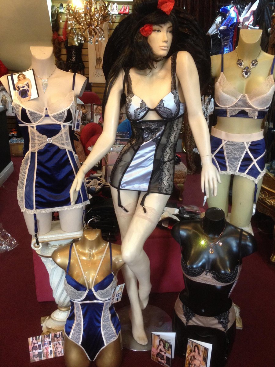 PoppyStockings's tweet photo. Anniversary of our genius poppy products being sold in the amazing Mistress Boutique in Southend-on-Sea  ❤️😍 The store is at 174 London Road, Southend on Sea, Essex SS1 1PH
You can find the collection online: 
https://t.co/aOUfWbRE74 https://t.co/fkH2pOFg1d