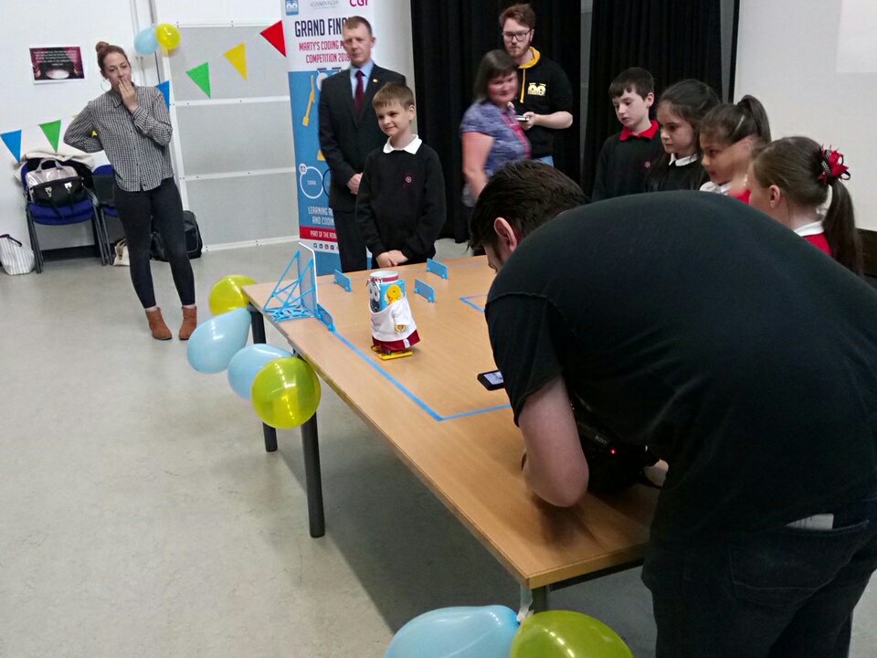 RoboticalLtd's tweet image. Fourth team to hit the runway is @DalmenyPrimary... Their @MartyTheRobot has a very keen fashion sense - nice trousers! #MartysCodingParty18 #edtechchat