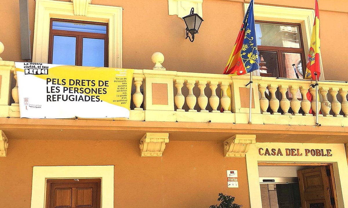 _AlexMico's tweet photo. La pancarta en defensa de l'article 14 dels Drets Humans ja llueix en el balcó de l'Ajuntament de Foios, donant inici a la Setmana pels Drets de les Persones Refugiades.
#TransformemFoios
#Aquarius https://t.co/4fo8VFWKhg