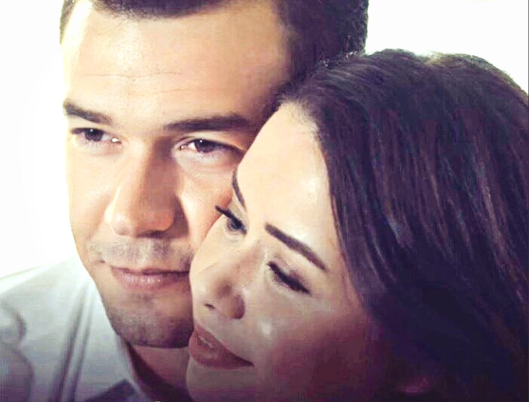 Son iki karede birbirlerine sıkı sıkı sarılmaları ...😍
YağmurÜn FeySu AytaçŞaşmaz 
#söz