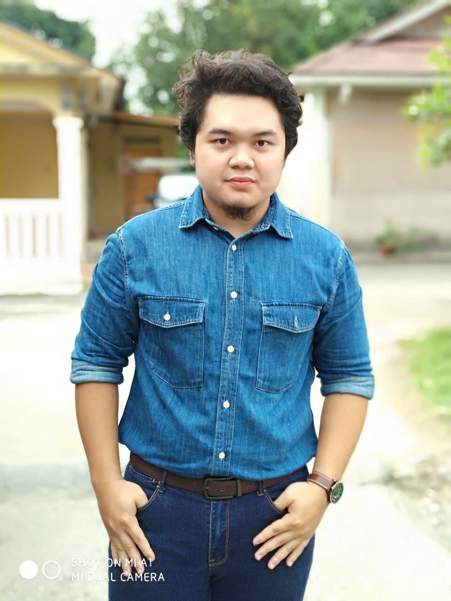 KerryMuzikMan's tweet photo. #Jeans #YakYakYeahRaya #YakYakYeah #Raya2018 Credit-@RabaniRazak12 #JanganCakapAbangTakPa #DontSayBrotherNotUmbrella #KerryMusicman https://t.co/v87MtBjFWw