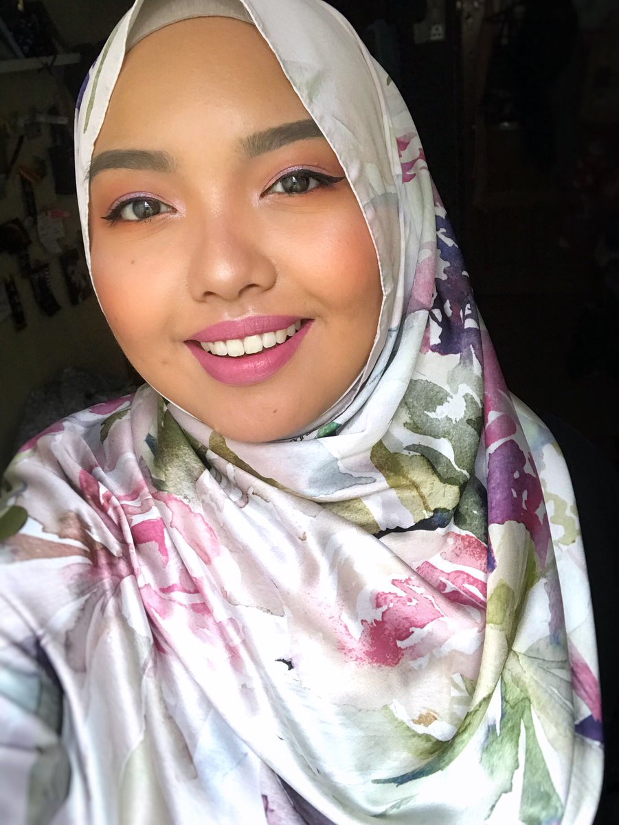 arinsyukur's tweet photo. Purple mauve look for birthday dinner // 4th Eid π
#motd #RayaFace https://t.co/4X8mWw25EH