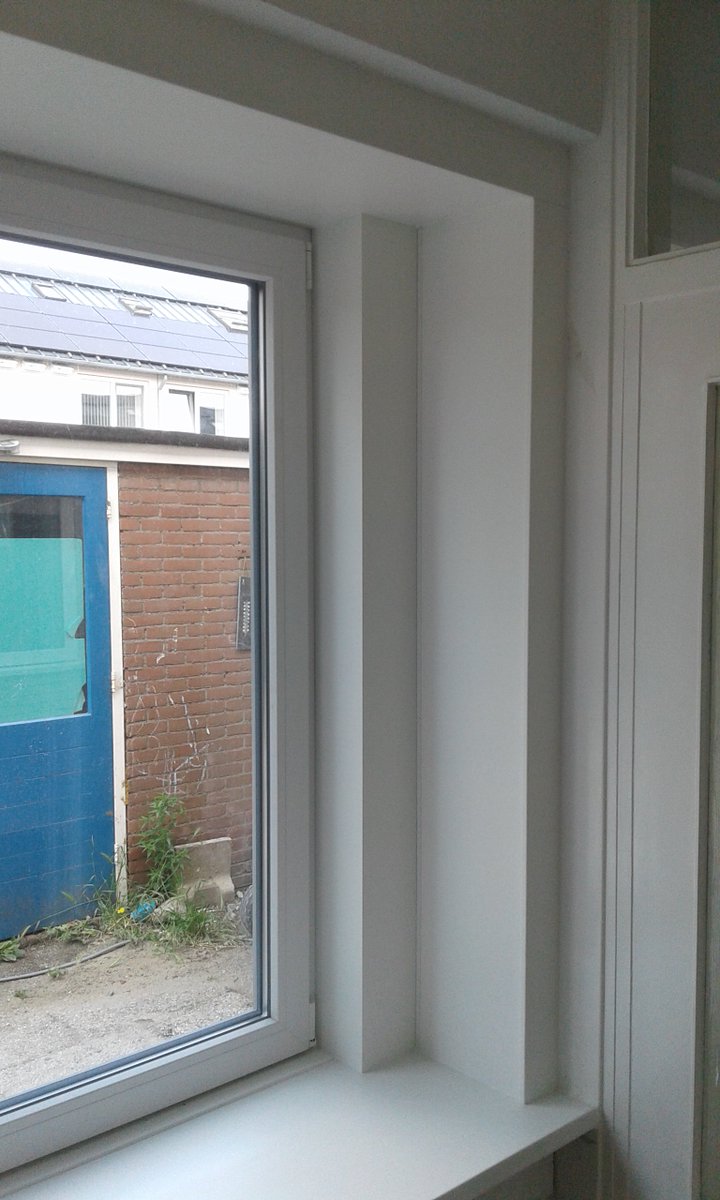 M2_ServicesBV's tweet photo. In de wijk Palenstein voeren @DuraVermeer en @DeGoedeWoning een grondige renovatie uit. 120 woningen worden verduurzaamd, naar "Nul-op-de-meter" standaard, met een moderne uitstraling.

@M2_ServicesBV verzorgd de binnenafwerking van de nieuwe kozijnen. https://t.co/2MaY3B7vFd