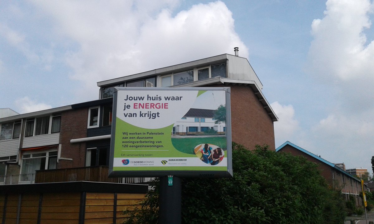 M2_ServicesBV's tweet photo. In de wijk Palenstein voeren @DuraVermeer en @DeGoedeWoning een grondige renovatie uit. 120 woningen worden verduurzaamd, naar "Nul-op-de-meter" standaard, met een moderne uitstraling.

@M2_ServicesBV verzorgd de binnenafwerking van de nieuwe kozijnen. https://t.co/2MaY3B7vFd