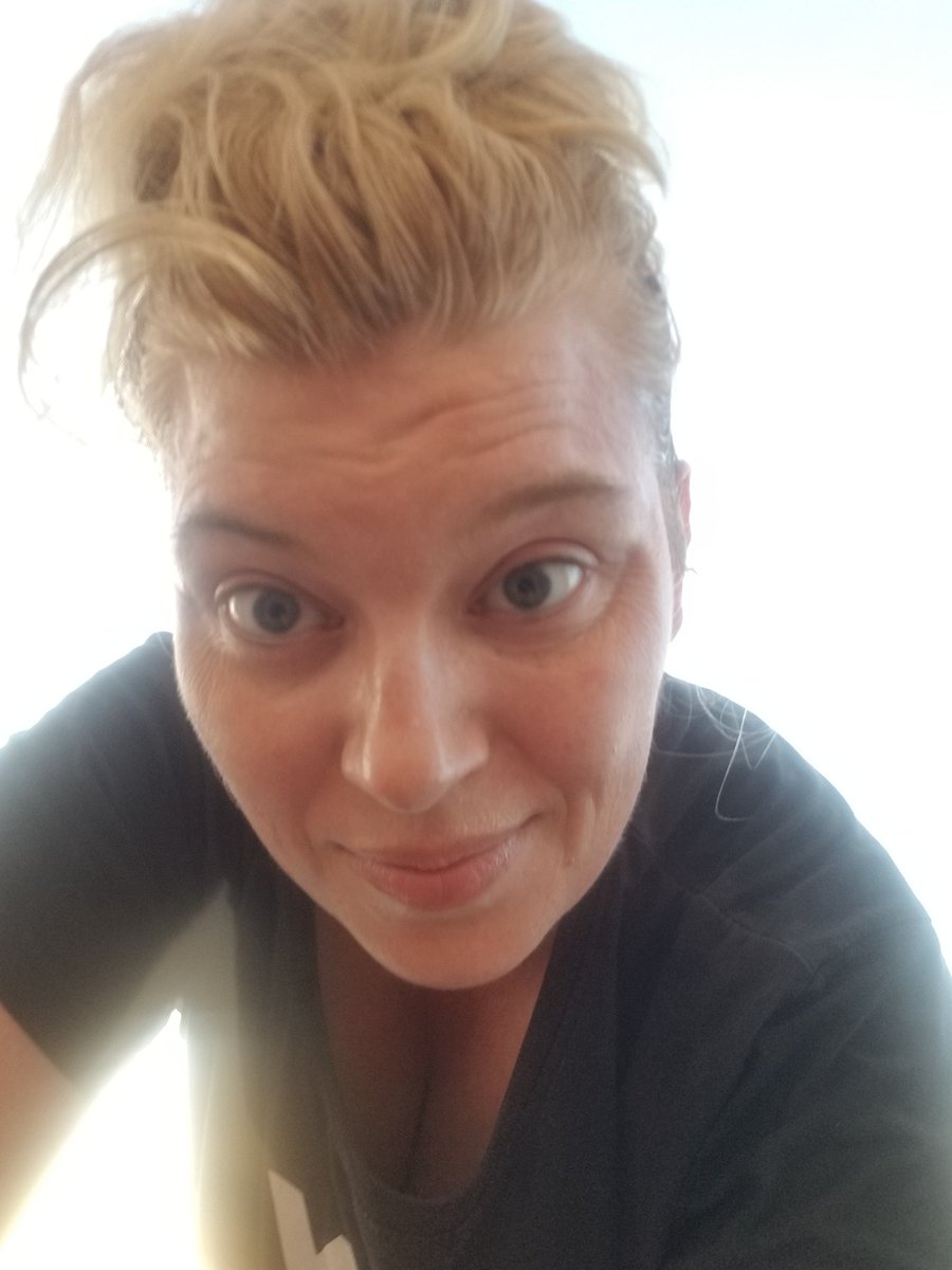 KendraMaples's tweet image. No make up
Sweaty hair 
Bootcamp 6am
#dontstop #getitgetit