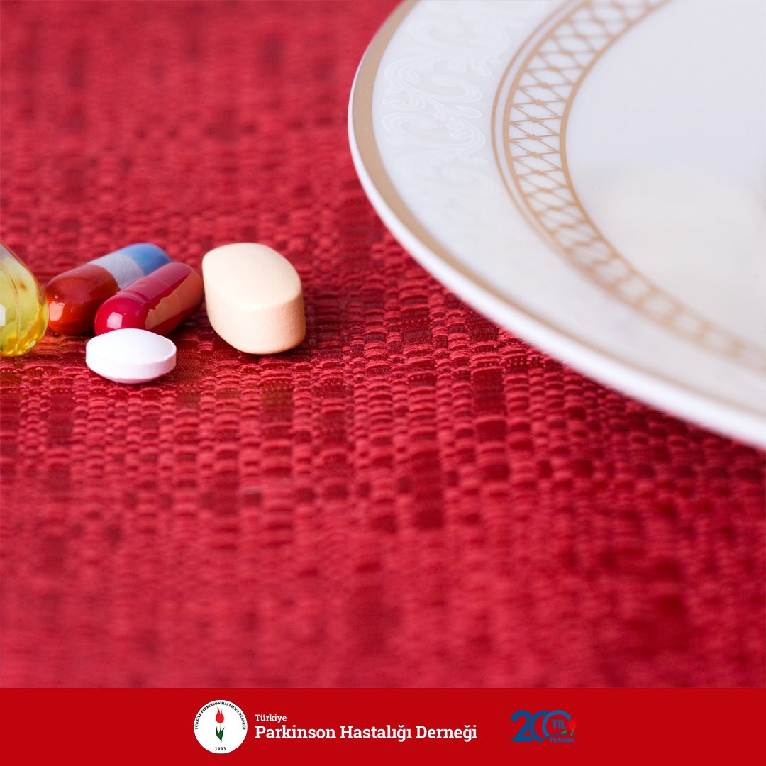 Levodopa içermeyen ilaçların aç veya tok karnına içilmesi gibi bir kuralı bulunmamaktadır. Ancak içilen ilaçlar bulantıya neden oluyorsa, yemek sonrasında alınması önerilmektedir.