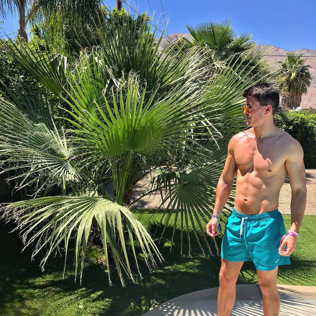 GuySpyVoice's tweet photo. Beach days are always the best days! https://t.co/HPNrd0aMKI