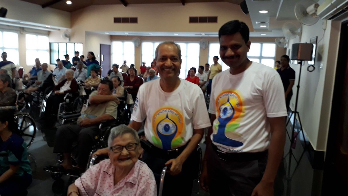 HCI_Singapore's tweet photo. Bringing smiles to their faces and touching lives! A Chair #Yoga session at Swami Home, a nursing home for the elderly! 100 centers and 170 sessions till 24th June 2018 #IDY2018 #IDYSG2018 #ZindagiRaheKhush https://t.co/0dkIPDioXy