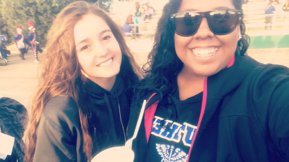 kanickie24's tweet photo. Happy Birthday Fisha! Me and Leila love you kiddo π #LeilapicksFishallthetime #Leilasfave #studenttrainer #sheslikemyotherkid #lovemyjob @__felicia05 https://t.co/qXgIj4KMXQ
