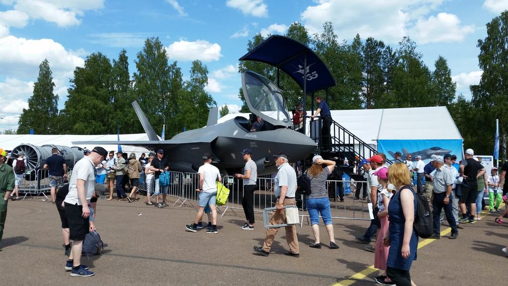 SpecFinn's tweet photo. Yksi tämmöinen maksaa kuulemma 85m€. Euro jackpotilla saisi sellaisen ja jäisi vielä 5 milliä polttoaineeseen.
#F35 https://t.co/ZihemiyUVz