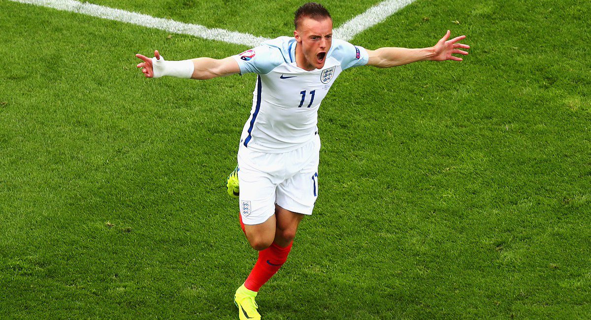 Me and me mum and me dad and me gran
We're off to Waterloo
Me and me mum and me dad and me gran
And a bucket of vindaloo
Bucket!
Vindaloo
Vindaloo
Vindaloo
Vindaloo
Vindaloo nah nah
And we all like vindaloo
We're England
We're gonna score one more than you...
England!

🦁