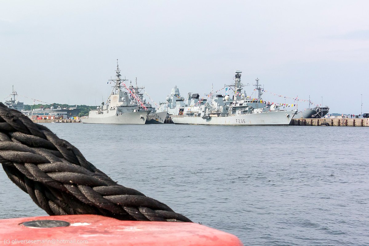 🇬🇧Strong presence of the @RoyalNavy during #KielWeek fleet visit following #NATO's #BALTOPS exercise.
🇩🇪Starke britische #Marine-Präsenz bei der #KielerWoche2018.
@HMS_MONMOUTH @HMSRamsey @HMSPuncher @HMSTrumpeter @HMSDasher @HMS_Pursuer @HMSExample @HMSExplorer @HMSExpress