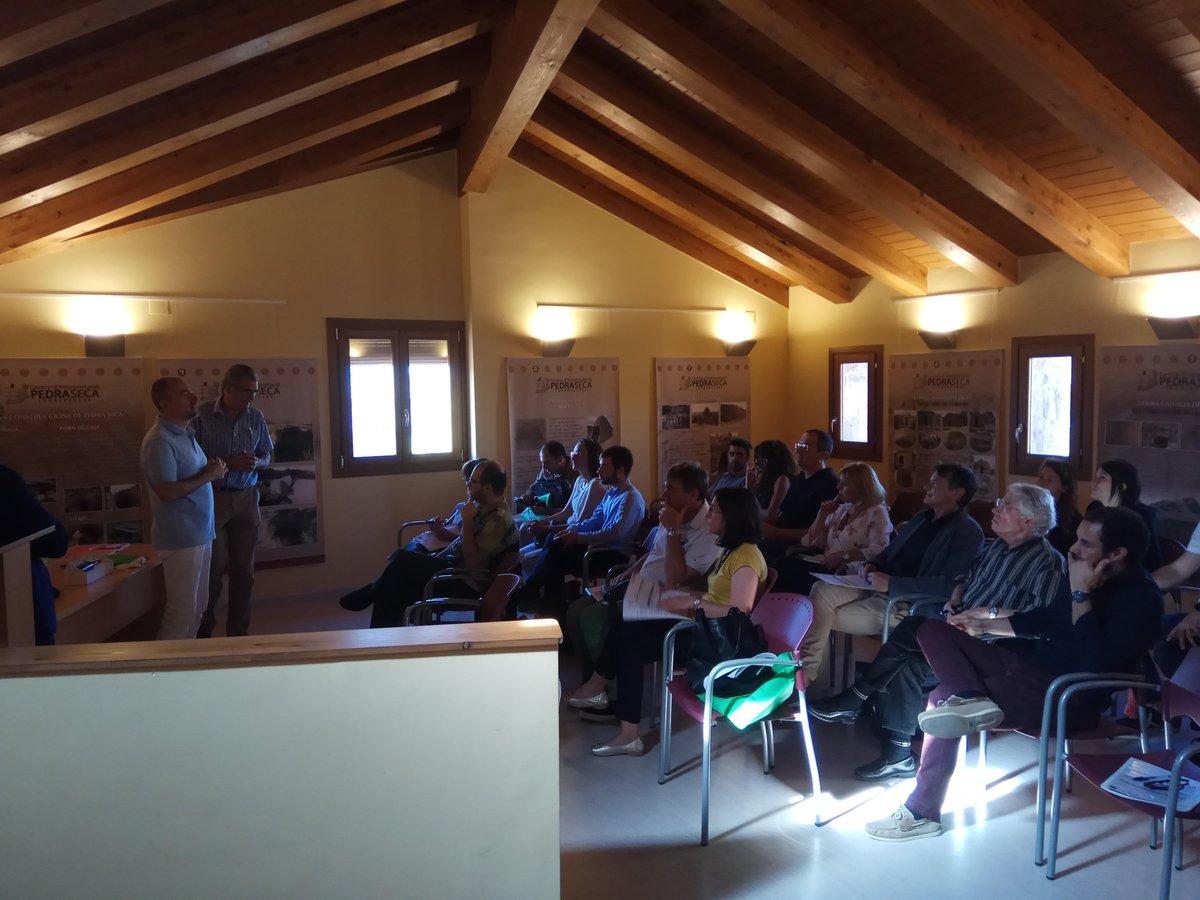 etlleida's tweet photo. Professorat de l'@etlleida gestors del projecte europeu #Interreg, participen en les jornades de treball i difusió dels diferents projectes d'innovació i internacionalització a #Torrebesses.
Han participat socis de França, gestors d'arreu de Catalunya i empresaris. #transferINN https://t.co/m3TKOiwstf