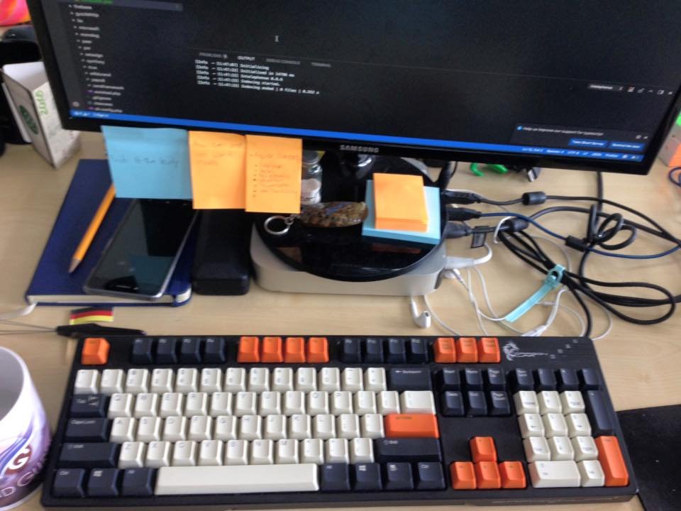 onecompileman's tweet photo. gift to myself :)

#keycaps 
#newlook https://t.co/gS8GBrd3F0