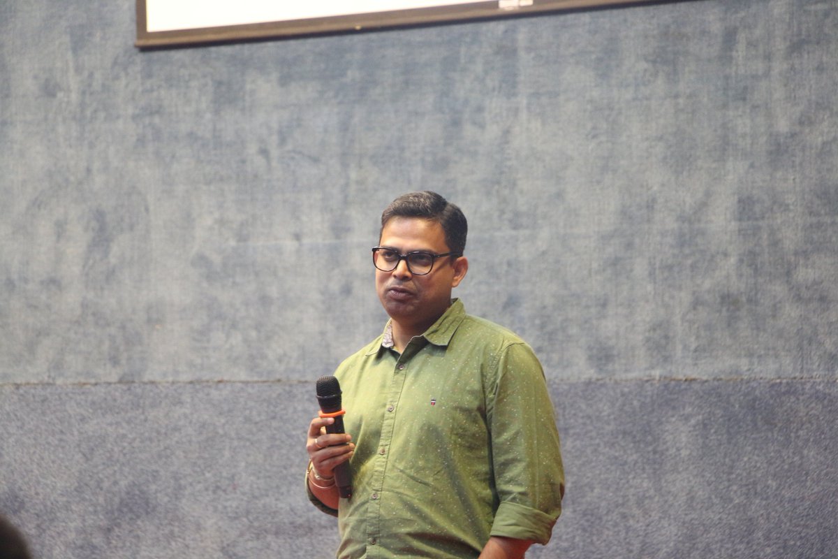 Symbiosis_SIDTM's tweet photo. Delighted to have Mr. Abhijit Dutta, Business Development Executive at Ericsson who gave an interactive session on #AI Modeling language and emphasized the students to make the best use of the niche knowledge in telecom that #SITM offers.#TechnoManagers @abhijitdutta1 https://t.co/qIe26p5jeF