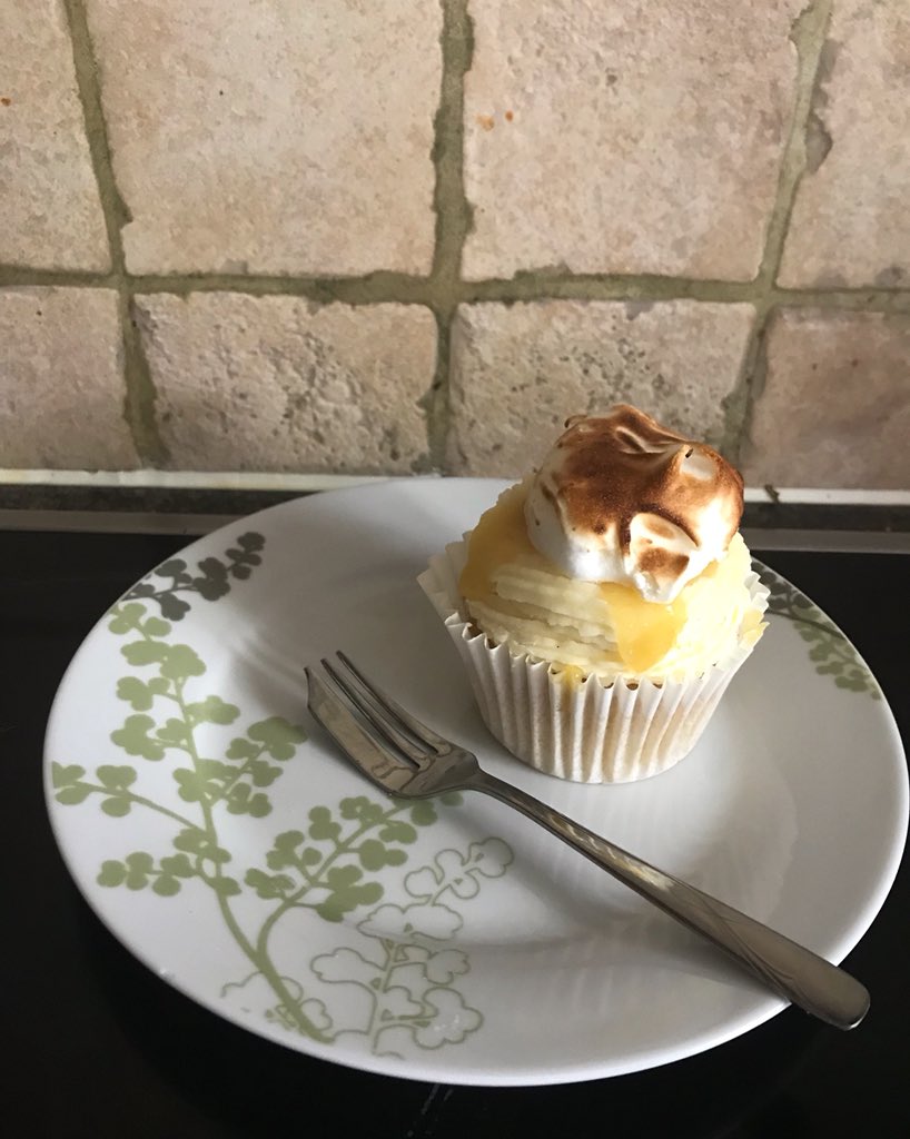 BakedByLizzi's tweet photo. Welcome to the new look Baked With Love! Let’s start off today with my weekend bakes. Lemon meringue and lemon raspberry cupcakes. They’ve all been eaten! https://t.co/dszHgqLP0H