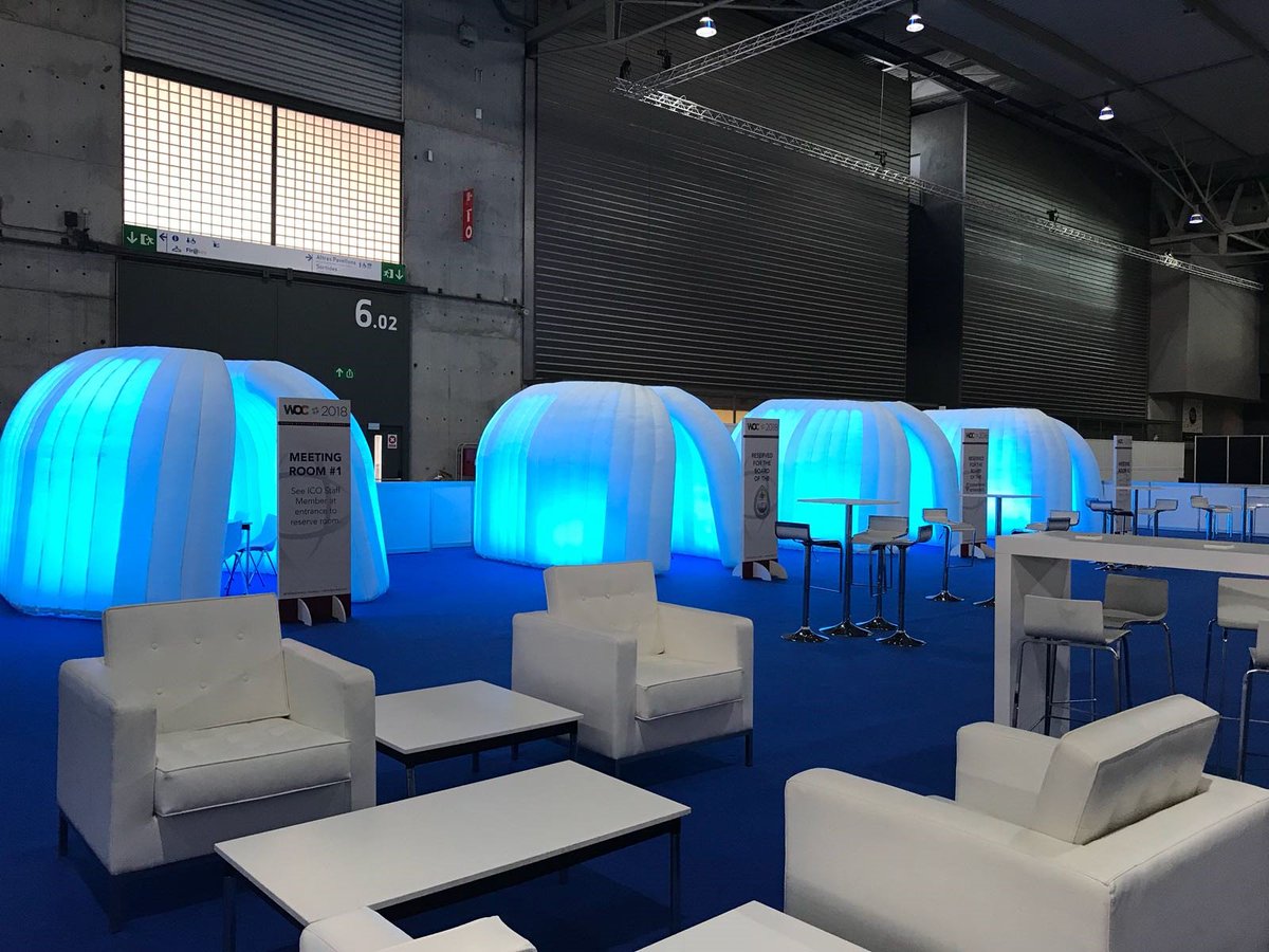 Evolutiondome's tweet photo. Some of our meeting pods set up for the lovely @FreemanCo  in the @Fira_Barcelona this week. #GlobalEvents #EventProfs #InflatableStructures #MeetingPods #PopUpStructures #Meetingspace #Meetingroom https://t.co/PipRKPfQHM