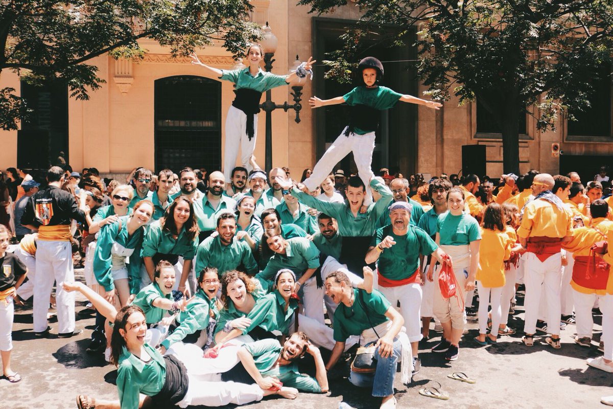 MuixeMarinaAlta's tweet photo. Ahir gaudirem molt a la IV Diada Muixeranguera d'Alacant, amb les companyes i companys de la @muixerangaxtv @conlloga_ @MuixrngaVinaros @Muixcampello @CollaCorball @MLaTorrentina la Penyeta Blanca i l'amfitriona, la @Muixalacant. Va ser un dia molt bonic! 🍍💚 https://t.co/vOGU69NRbZ