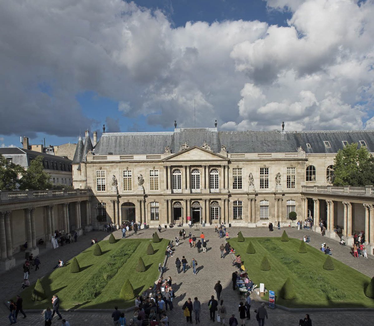 ArchivesnatFr's tweet photo. Les @ArchivesnatFr ont accueilli plus de 7.800 visiteurs pour les #JNA18. Merci à tous ! 🤗 #archeologie #archeo #archeoweek https://t.co/81uQJmGgNV