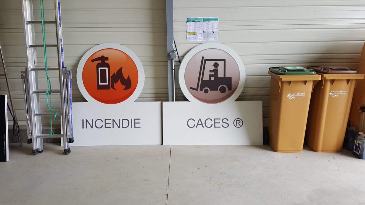 PrintRapide's tweet photo. Impression et découpe à la forme de panneaux en Alu Dibond de 136x140 cm pour les poses d’enseignes dès demain chez un client.

Vous avez besoin d'enseignes (lumineuses ou non lumineuses) ou un store banne personnalisé ?

#enseignetremuson #panneauxpub #printrapide #strorebanne https://t.co/acpPr29GEN