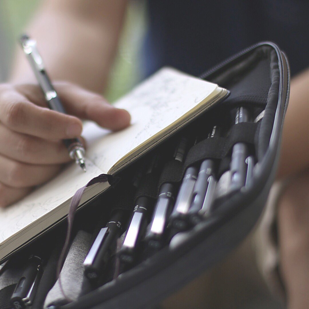 josephcatimbang's tweet image. If you are looking for a top-notch artist bag and pen case that are best for travel I would definitely recommend to check out @etchr_lab

#art #etchr_lab #etchr #pentasticarts