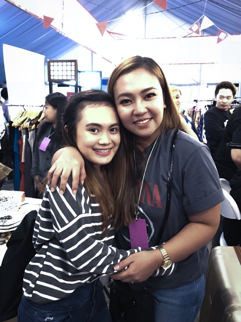 asdfghjkLEDIE's tweet photo. Better late than never 😊 thank you so much @bloggers_united for bringing my favorite youtubers and bloggers 🤗💕 see you again on december! 😍 #Bloggersunitedph #BU15 #TrendsettersBazaar #youtubers #bloggers #annacay #purpleheiress #raizacontawi #anneclutz https://t.co/MOAUbyadtv