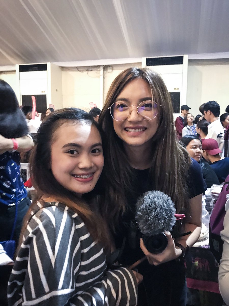 asdfghjkLEDIE's tweet photo. Better late than never 😊 thank you so much @bloggers_united for bringing my favorite youtubers and bloggers 🤗💕 see you again on december! 😍 #Bloggersunitedph #BU15 #TrendsettersBazaar #youtubers #bloggers #crishauy #saytioco #realasianbeauty #baninaybautista https://t.co/Zh4BibA68V