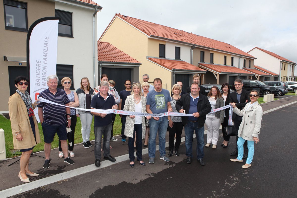 Batigeremaison1's tweet photo. Inauguration de la résidence le #clos des fleurs vendredi 15 juin à #Kuntzig en présence du maire et des élus de la ville, ainsi que des administrateurs et coopérateurs de #batigeremaisonfamiliale #lescoophlm https://t.co/12o63LTJPo