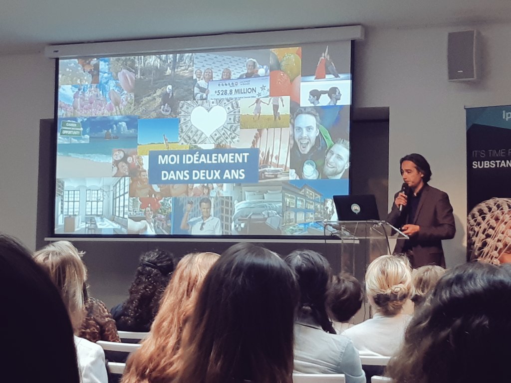 Chuyan09's tweet photo. #TrendObs 2019 - Quand on demande aux #Trendsetters de se projeter dans un avenir à court terme, beaucoup souhaitent un bonheur conventionnel pour soi, un confort "traditionnel" : famille, amis, sécurité, stabilité. #Tendances #Trends https://t.co/plYCe3x6sj