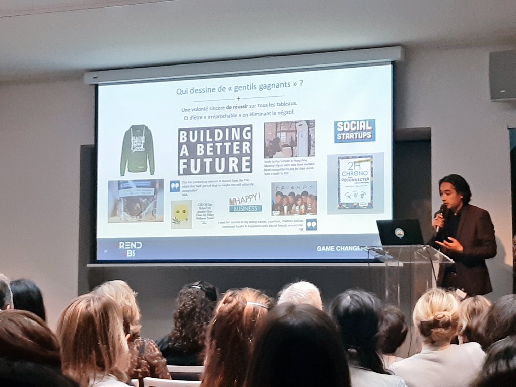 Chuyan09's tweet photo. #TrendObs 2019 - Quand on demande aux #Trendsetters de se projeter dans un avenir à court terme, beaucoup souhaitent un bonheur conventionnel pour soi, un confort "traditionnel" : famille, amis, sécurité, stabilité. #Tendances #Trends https://t.co/plYCe3x6sj