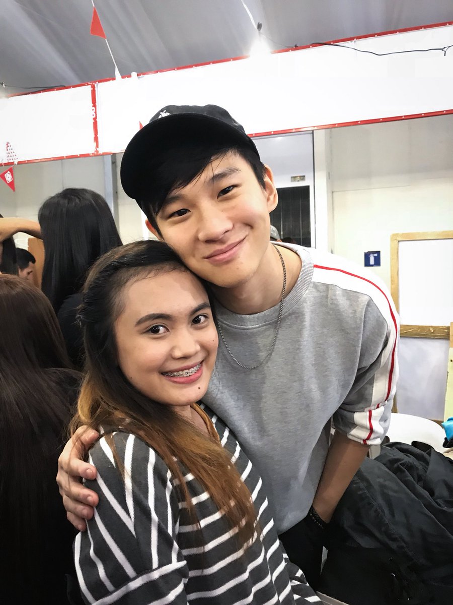 asdfghjkLEDIE's tweet photo. Better late than never 😊 thank you so much @bloggers_united for bringing my favorite youtubers and bloggers 🤗💕 see you again on december! 😍 #Bloggersunitedph #BU15 #TrendsettersBazaar #youtubers #bloggers #deegeerazon #richardjuan #kerwinking #lancedeocampo https://t.co/JDon2YOS3B