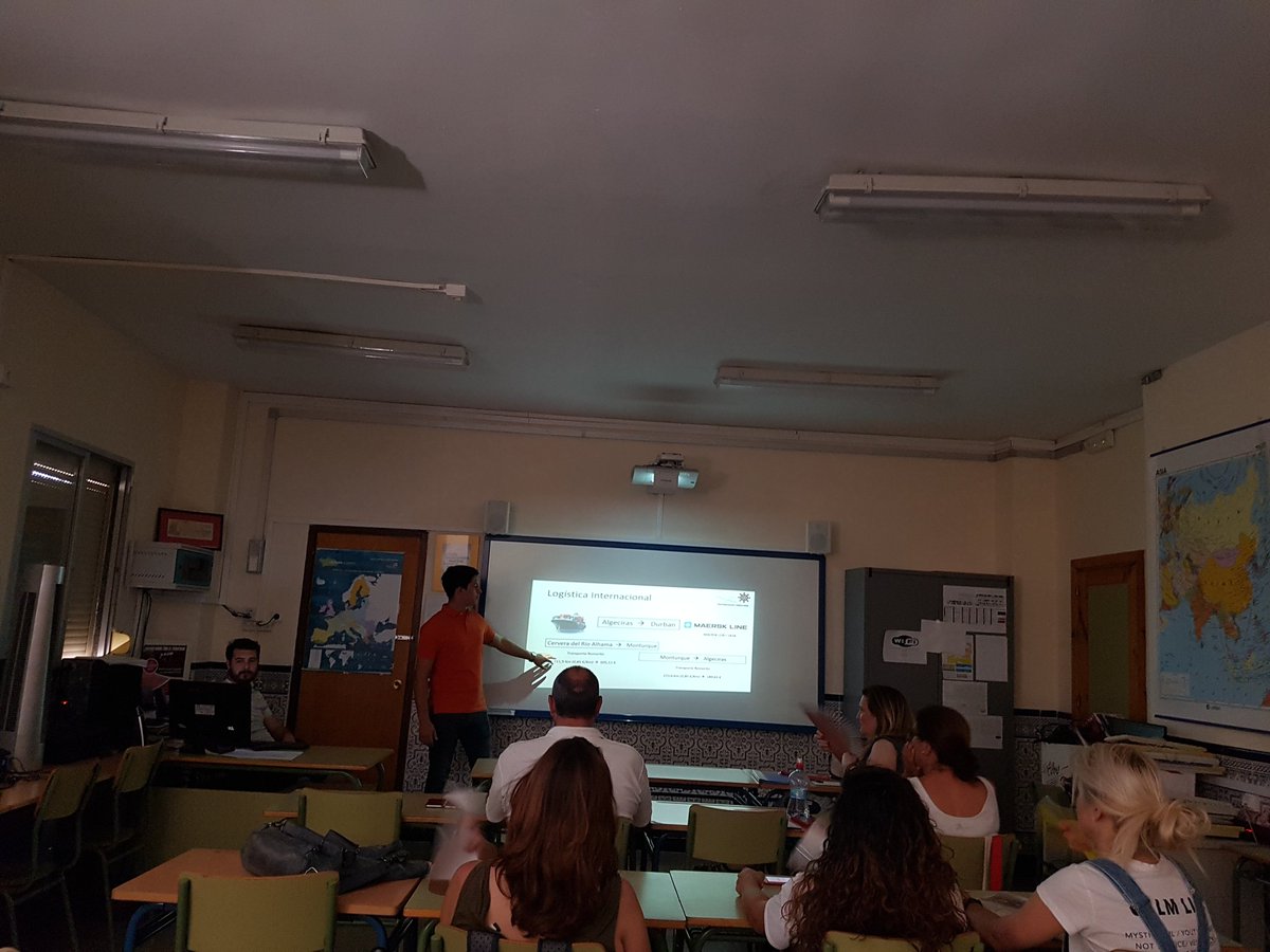 MarketTeacher's tweet photo. Now explain #Export proyect our students of #internationalTrade https://t.co/Wrknnk7Da9 #FP #Malaga @FP_nra22 @FP_eel11 @jalvarezmesa @ppenalvera @J_A_Mata @mariajesuscha https://t.co/UvAucuZMSv