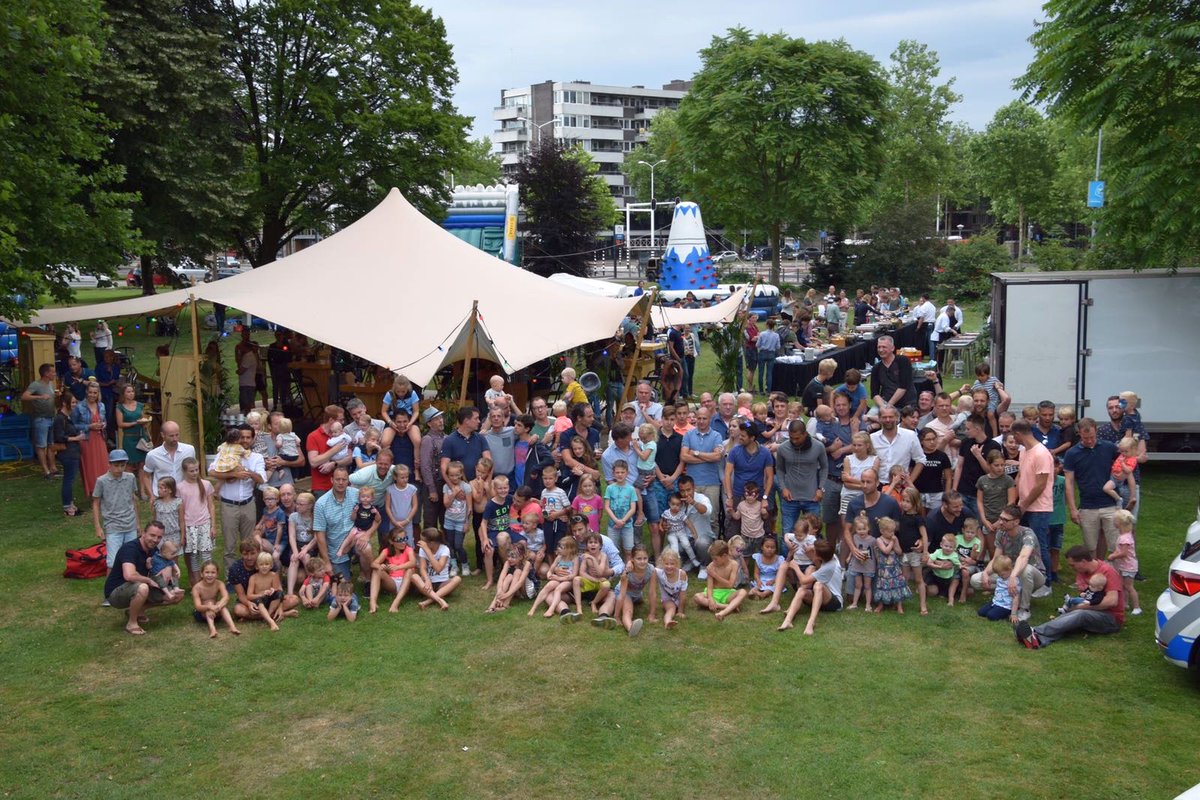 GGDInvestments's tweet photo. Een special tribute aan alle papa's van de @GGDInvestments participaties tijdens de 7e Familiedag in het Stadspark in Eindhoven! Bedankt @BlueFielders en Nobleo Manufacturing voor de geweldige organisatie! Volgend jaar weer? https://t.co/t6Caq0CFU6