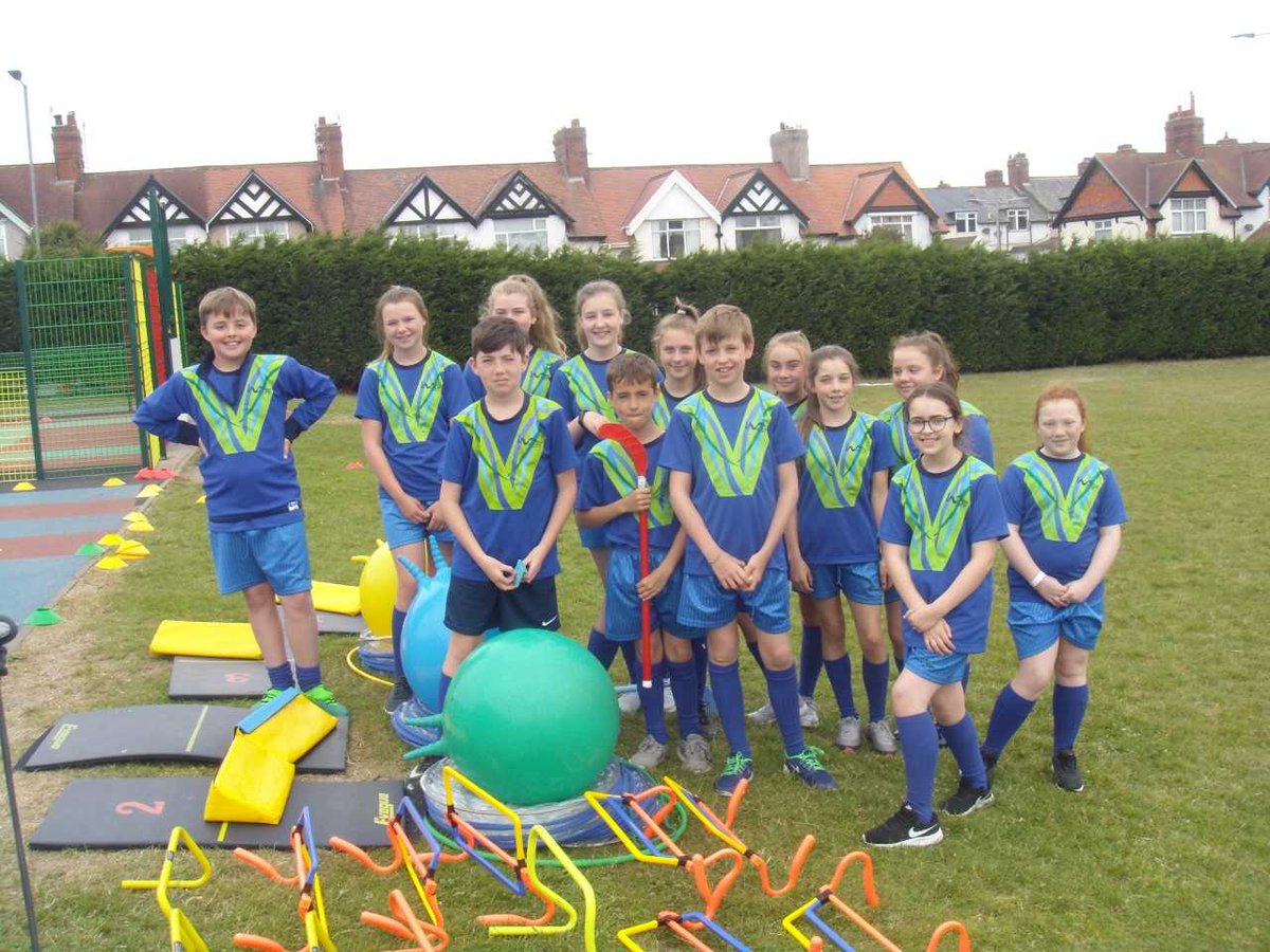 Walney_School's tweet photo. Year 7 Transition Buddies supporting @swalneyj Sports Day on Friday - fabulous job! #proudofourstudents https://t.co/num1Y4NpJy