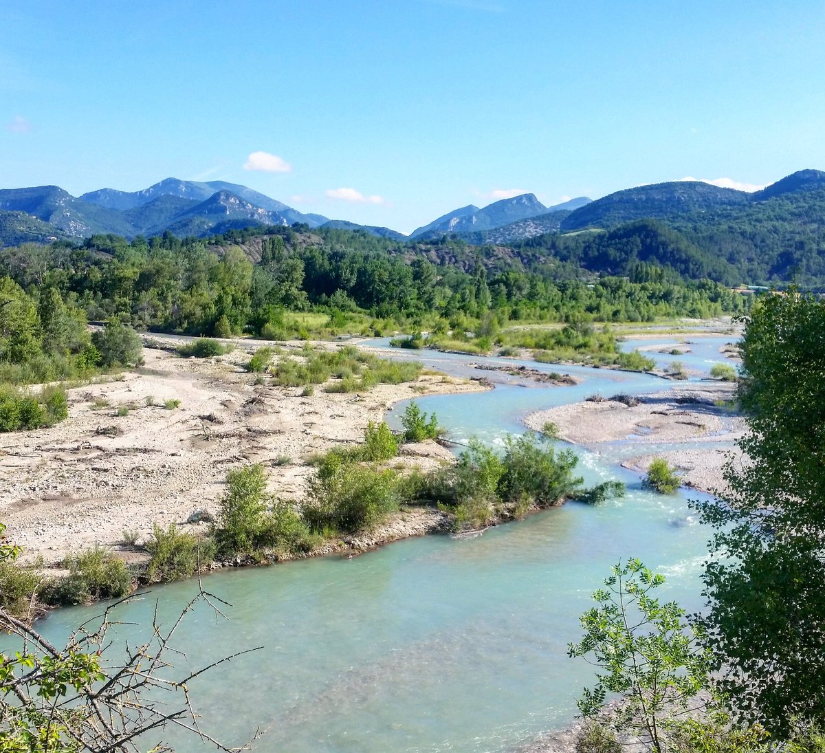 ParisTerrasse's tweet photo. After weeks of heavy rain, la rivière d'Eygues in La Drôme is full of water. @ladrometourisme @lifefrance @Francemagazine https://t.co/xfdjUmhwex