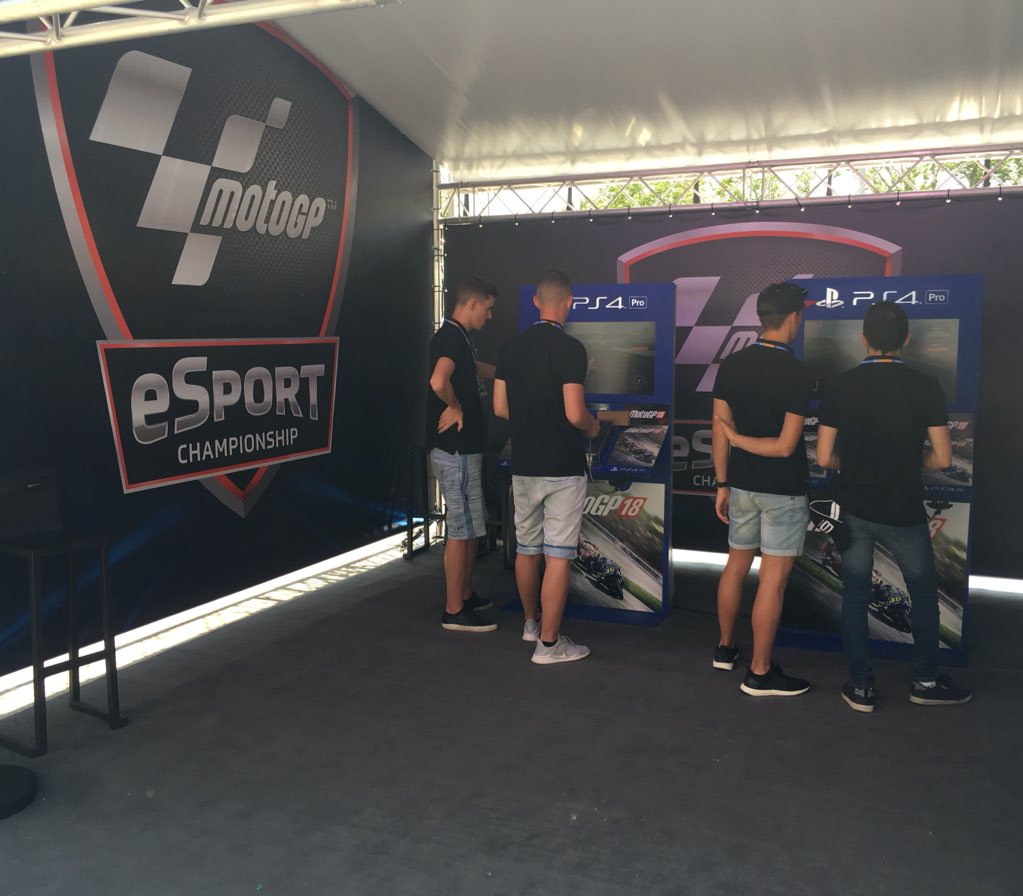LinkToeSports's tweet image. La marca de gafas de sol y relojes @Mellerbrand entra en los eSports de la mano de los mejores pilotos españoles de @MotoGPeSport