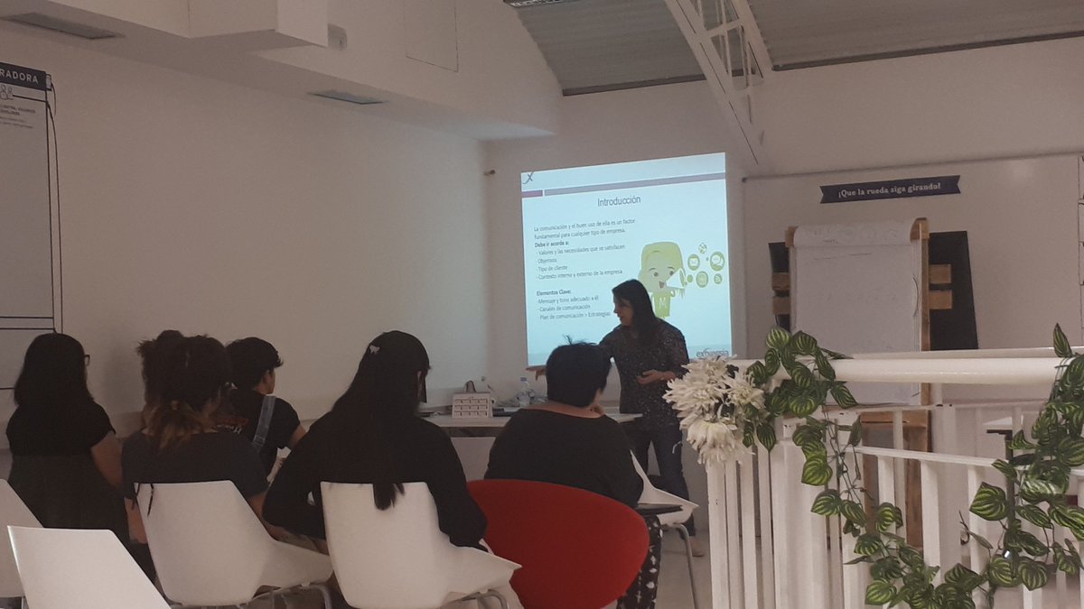 tangoservices's tweet photo. Empieza otra semana de #comaster... plan estratégico de comunicación con @aroasoria @ZGZActiva @lacolaboradora https://t.co/1B1Zt4VL38