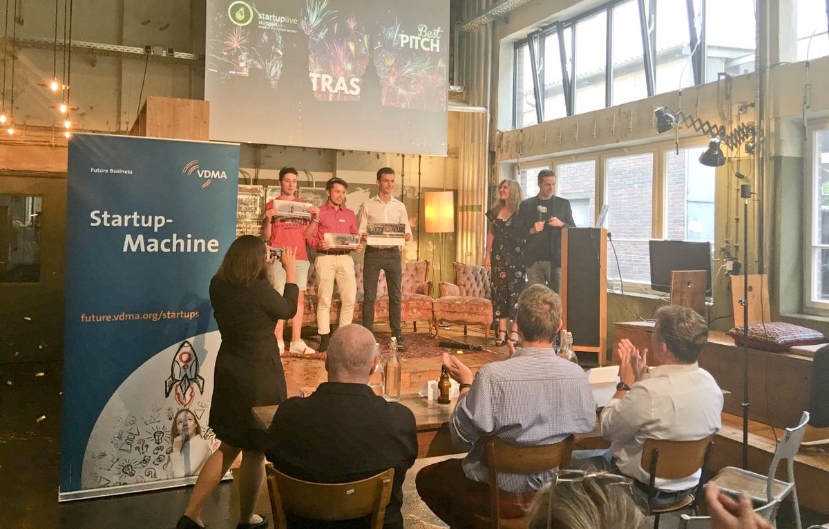 VDMAonline's tweet photo. Herzlichen Glückwunsch an alle Gewinner des Ideenwettbewerbs @startuplive: #Industrie40 &amp; #SmartFactory! Besonderen Dank an alle Teilnehmer, Sponsoren und an die Organisation #SULSTR #VDMAFB #Startup https://t.co/zJiIgserm7