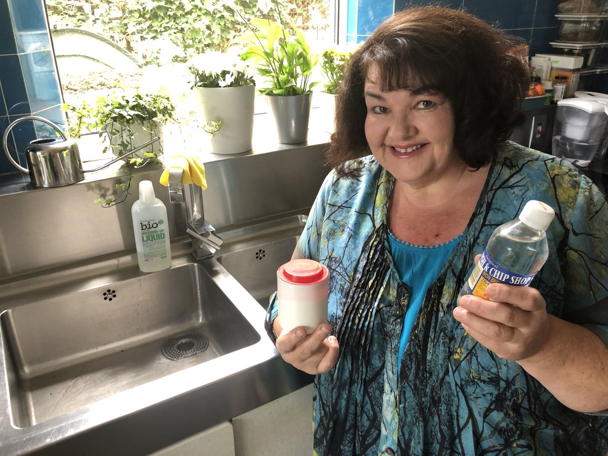 cleanairdayuk's tweet photo. How can we tackle #airpollution in our homes? Penney Poyzer, known as the “Queen of Green”, shares her tips. 🏡☁️ https://t.co/6ZYpsd0xZ1 #CleanAirDay #MondayMotivation https://t.co/NPkagZ5Qzh