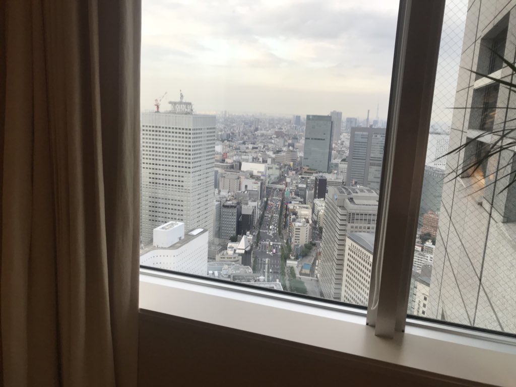 l_yt1c's tweet photo. 相対の為に一泊12万円のパークハイアットのキングスイートに宿泊✨ https://t.co/sTlTekBSBg