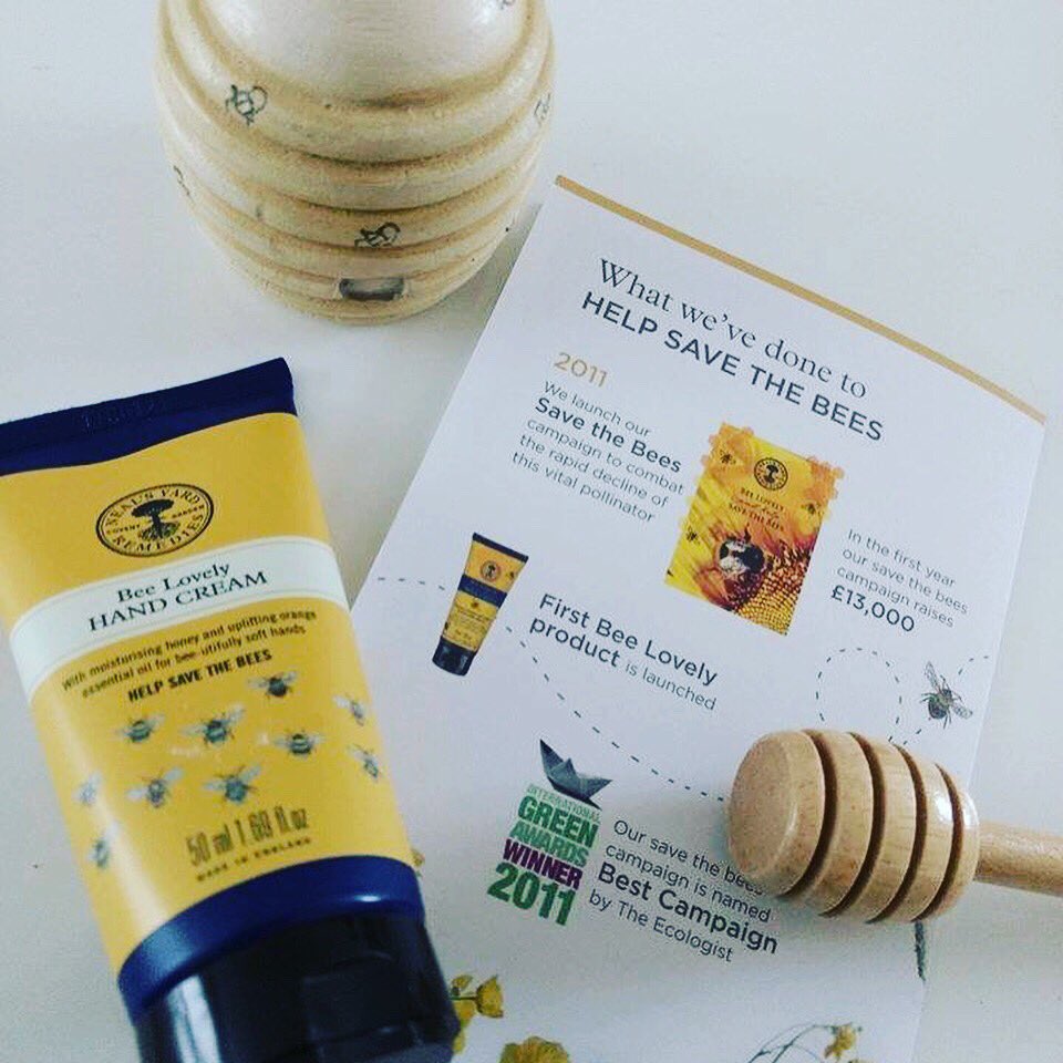 sarahlovesorg's tweet image. This week as a Network Team of NYR Organic Consultants we are looking to save 100,000 bees through sales of our Bee Lovely range 🐝

Today save 430 bees with a purchase of our gorgeous Bee Lovely hand cream - DM me for info or order from link in bio 💙

#savethebees #buzzweek