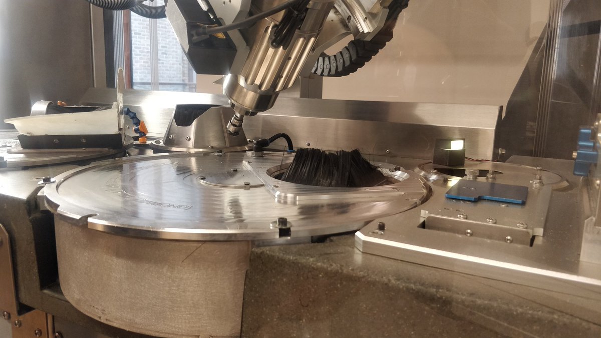edahn's tweet image. Antwerp unveiled an automated diamond polishing device. Takes planned rough and polishes diamonds 0.5 cts and larger.

@AWDC @antwerp #Diamonds #DiamondData #DiamondKnowledge