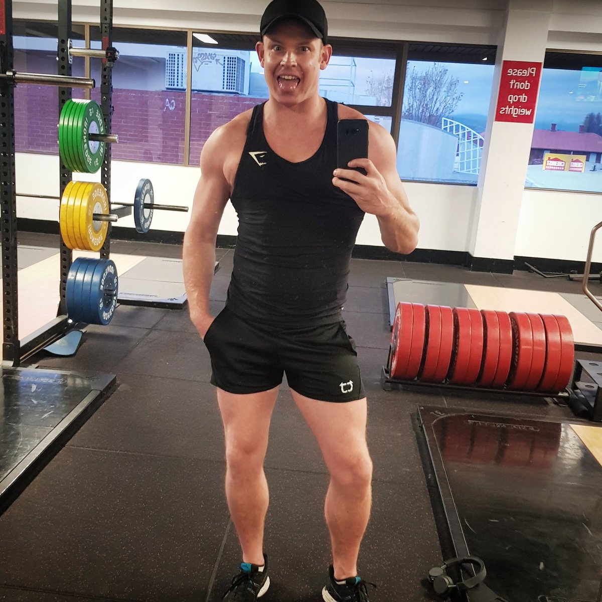 brodiewest's tweet photo. Omg what a day! Not the best start to the week. Hopefully the rest of the week is better. #notmotivating #antiinspiration https://t.co/OZDwJucsGh