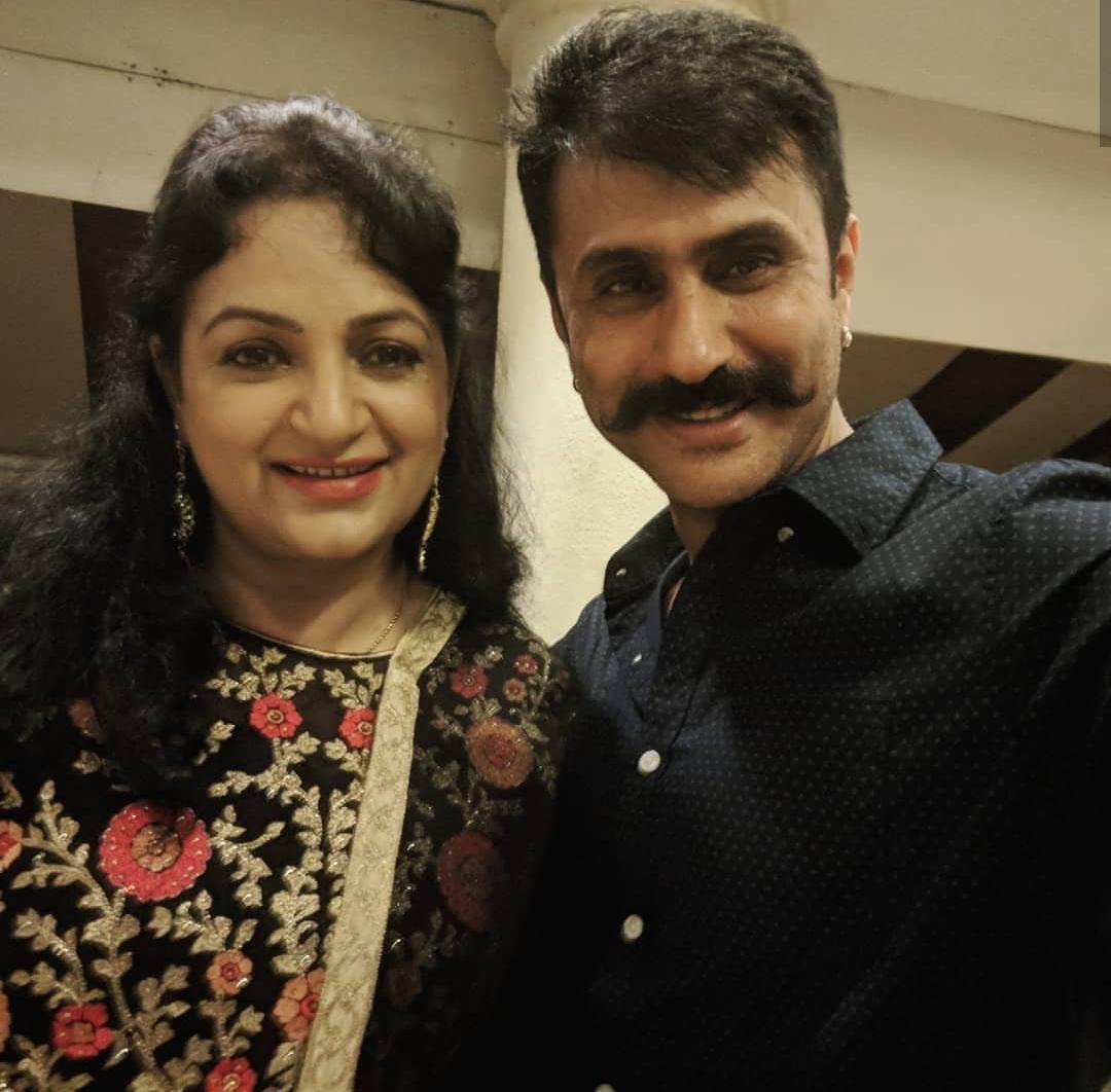 itsupasanasingh's tweet photo. Met some old and new friends at the "Problem - No Problem" web series launch! Have you watched it, yet? Click https://t.co/iu1IGnACfD to watch it. #JitenLalwani #WebSeries #Comedians #ActorsLife #ProblemNoProblem https://t.co/JiV0bbND3Z
