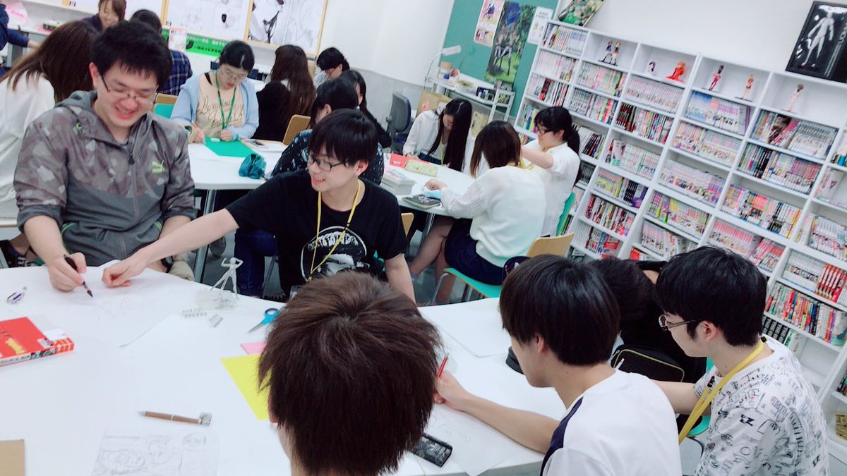 Twitter पर Asoポップカルチャー専門学校 マンガコース授業風景 今日は教室付近の飾り付け計画を 実行するため 素材作りをみんなで行いました どんな装飾ができるか楽しみです O Asoポップカルチャー マンガ 漫画家志望 授業